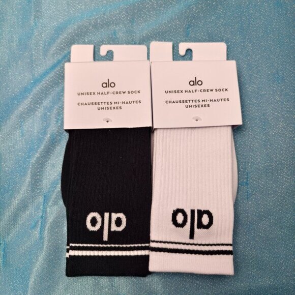 🎁Alo Yoga Socks 2 Pairs white and black - Picture 4 of 4